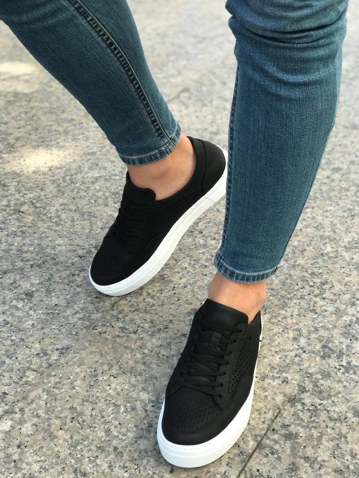 Black Sneaker CH015