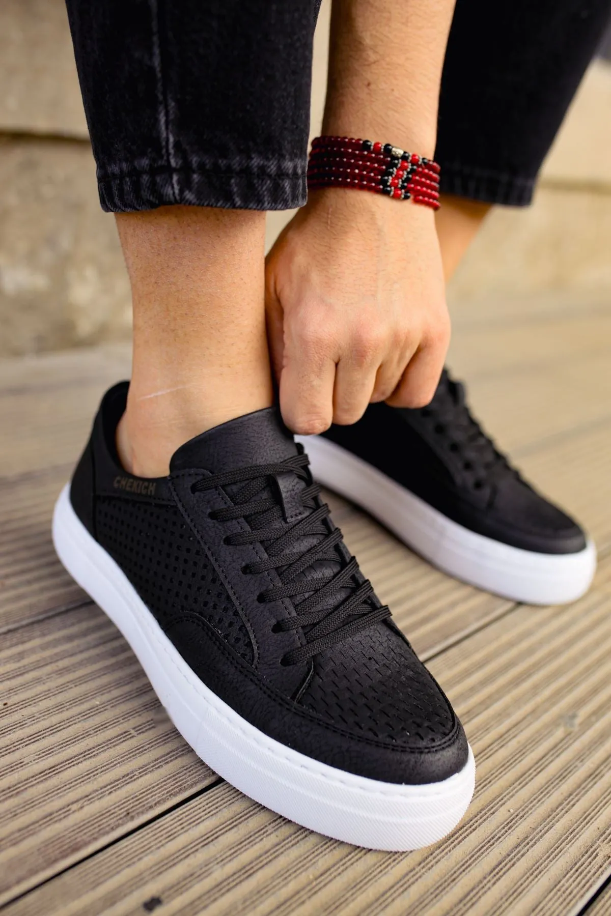 Black Sneaker CH015