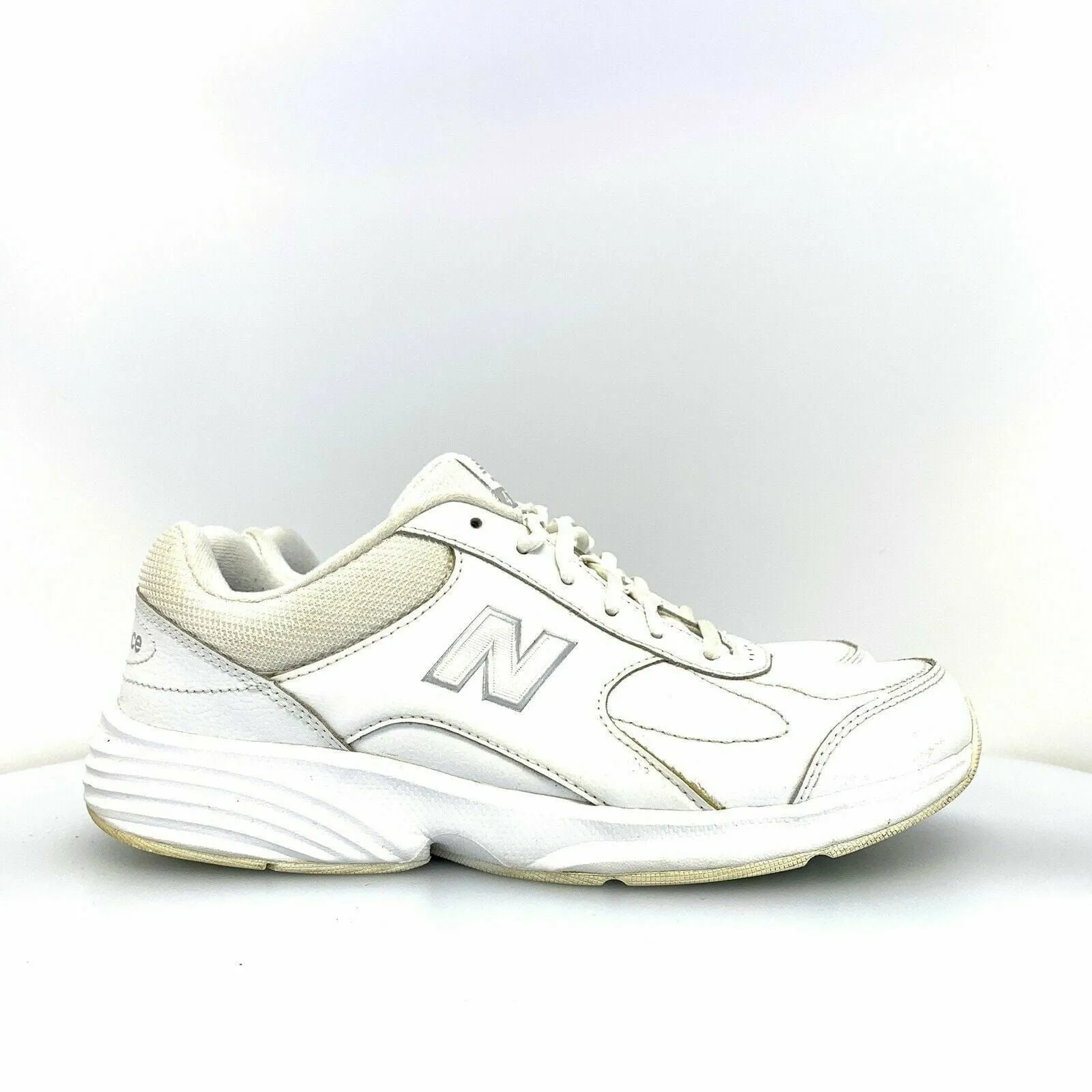 Comfortable New Balance Womens Size 9D White Athletic Shoes - Versatile Sneakers