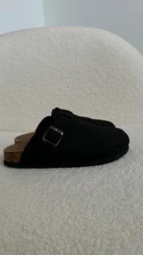 fiora clogs in black